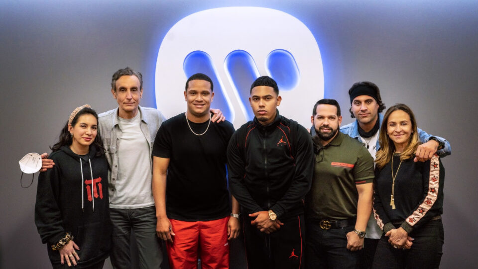 MYKE TOWERS warner latina