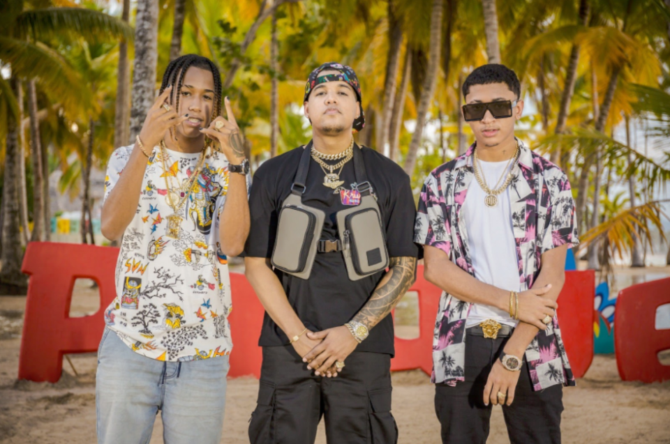 Suazo Baby junto al niño freestyle